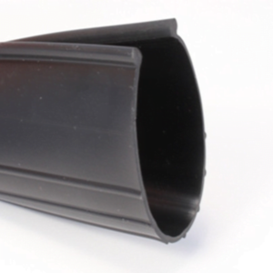 Apatinis sandarinimas 1 m, 60×7, grindų sandarinimas, grindų plyšių sandarinimas, grindų sandarinimo sprendimai, grindų sandarinimo paslaugos, slenksčio sandariklis garažo vartams, sandariklis garažo vartams, garažo vartų guminis slenkstis, garažo slenksčio tarpinė vartams, guminis sandarinimo slenkstis, garažo vartų guminis slenkstis.